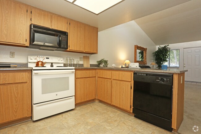 2BR, 2BA - 1055 SF