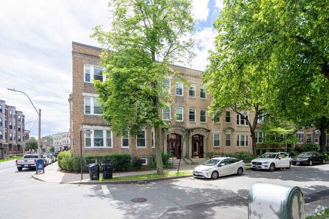 65 Saint Mary Street is located in the Coolidge Corner submarket of Boston.