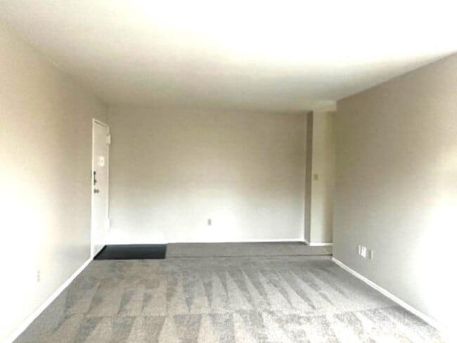 Photo - 8 Manchester Ct Unit F