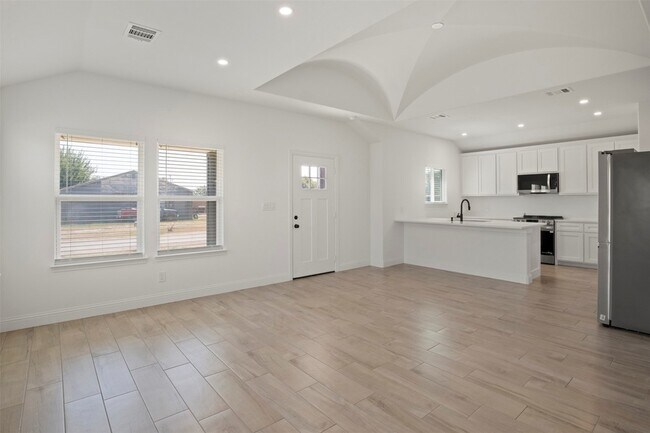 Photo - 338 S 3rd St