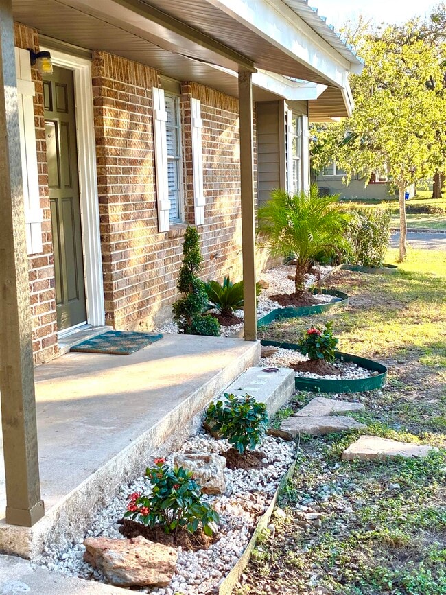 Photo - 901 Avenue E