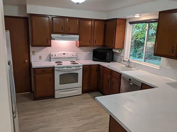 Photo - **Beautifully Maintained Bothell Rambler with Large Fenced Yard**- FOR RENT- Available September 6th
