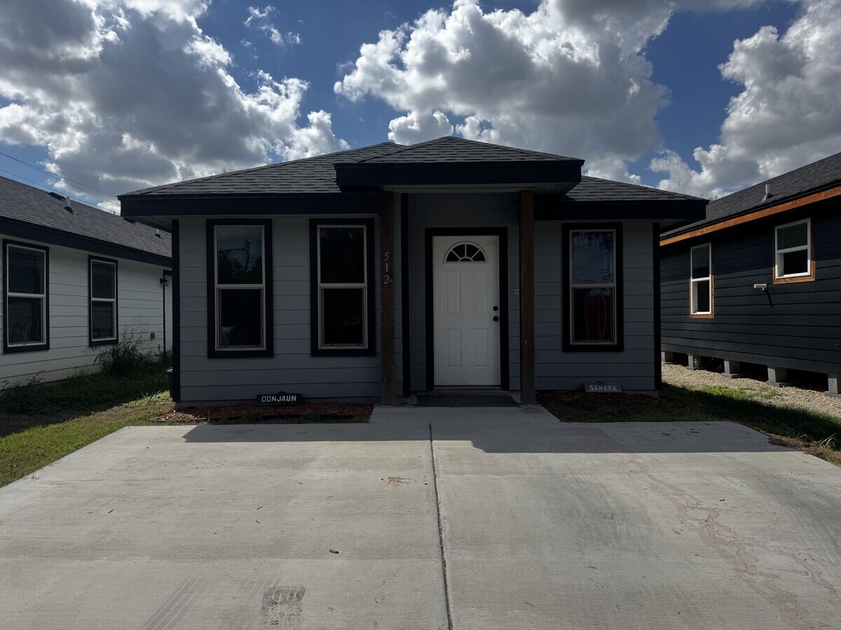 Photo - 512 E Los Torritos St