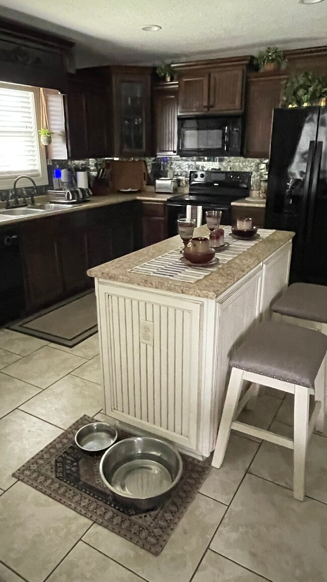 Photo - 212 Victorian Lakes Dr