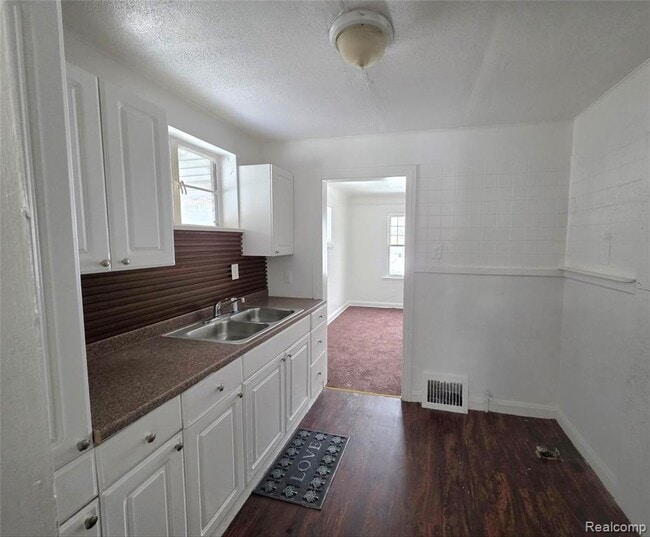 Photo - 18244 Lenore Ave