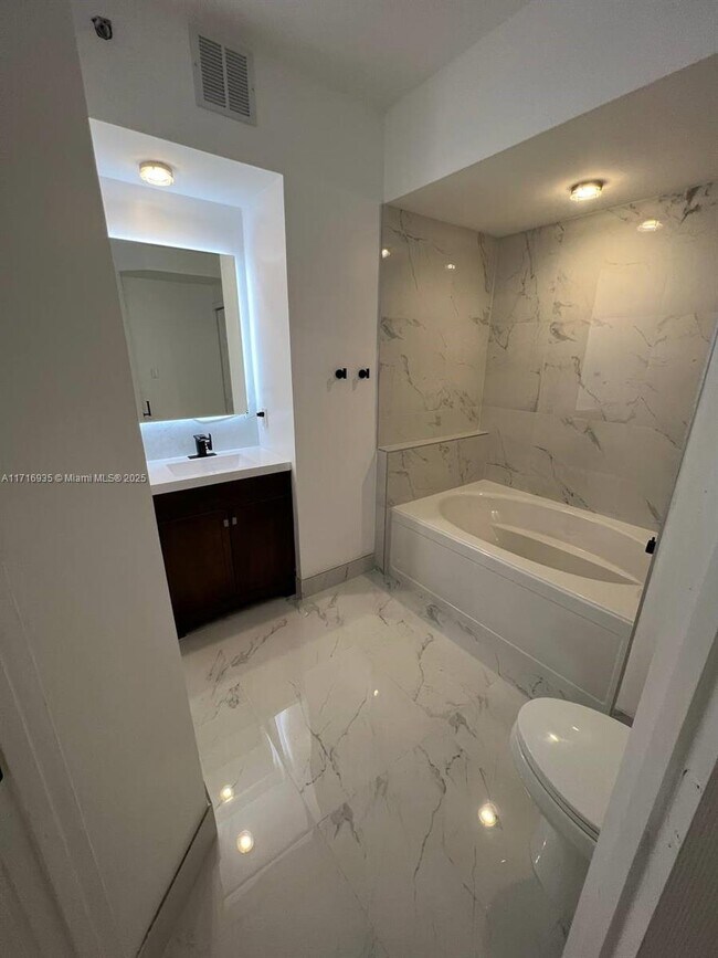 Photo - 3245 NE 184th St Unidad 13208 Rental