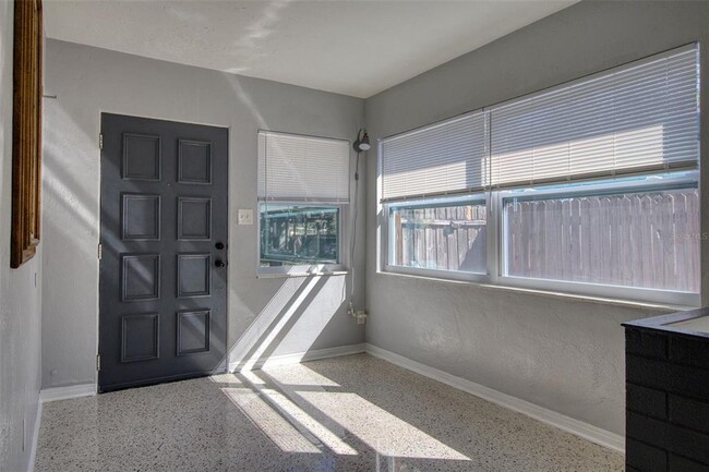 Photo - 634-615 15th Ave S