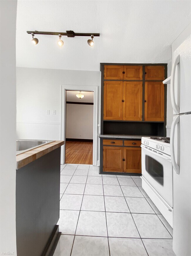 Photo - 2 br, 1 bath 4plex - 3912 North Thomas Ave...