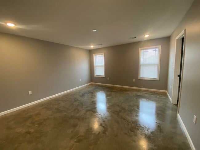 Photo - 2011 Maurice St