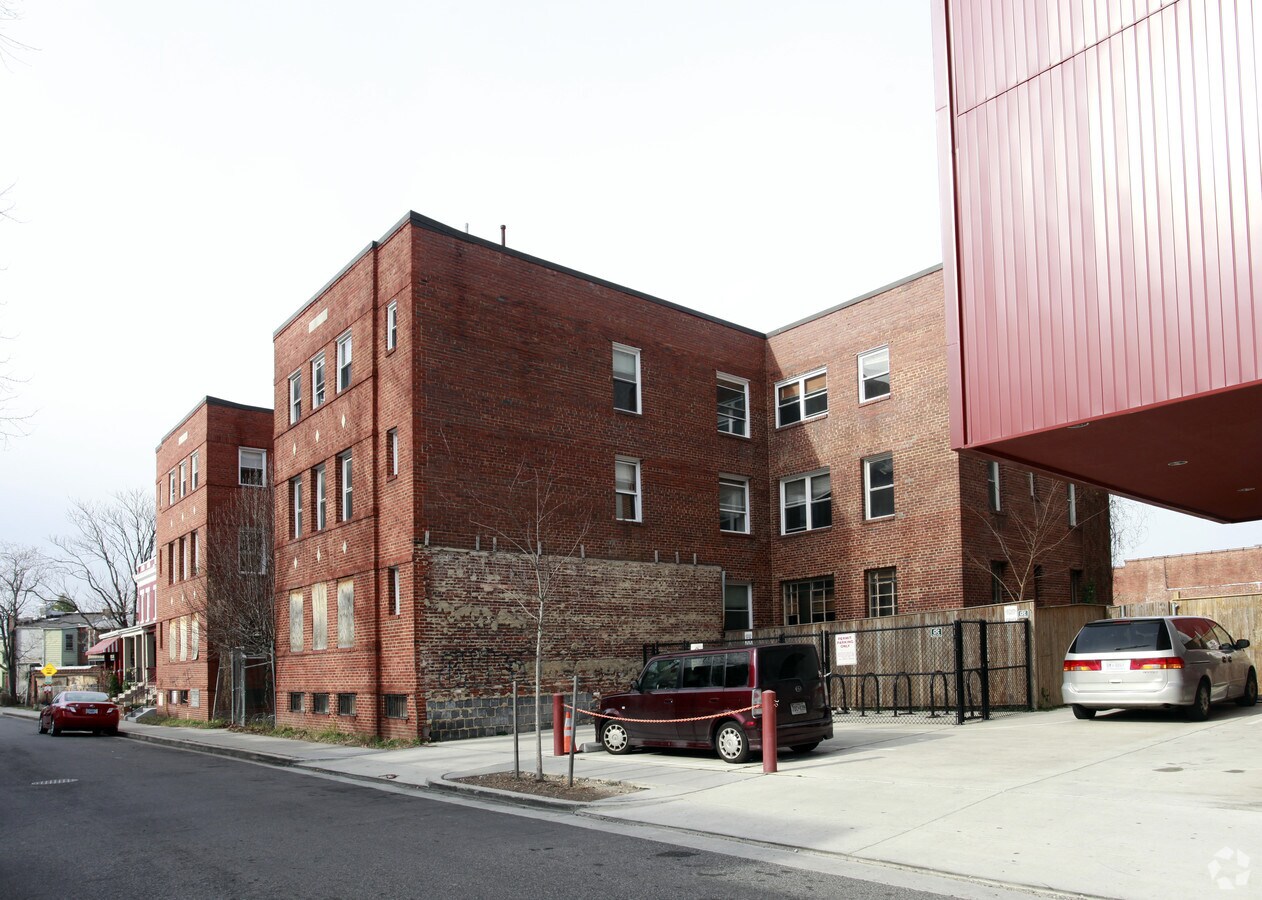 Photo - 809-811 Otis Pl NW