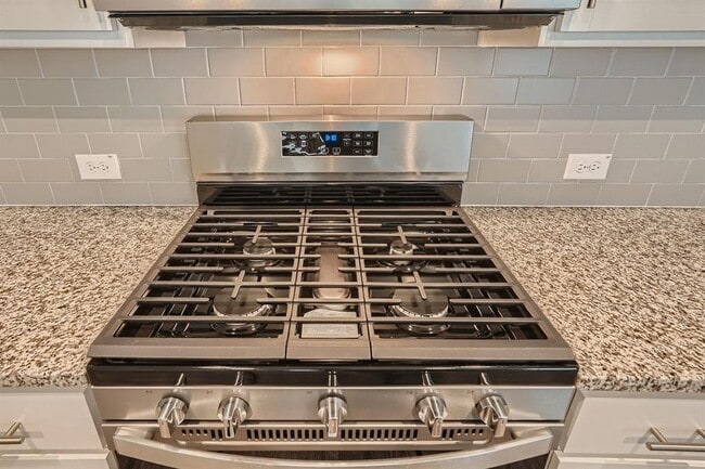 Photo - 2032 Wilsons Warbler Dr