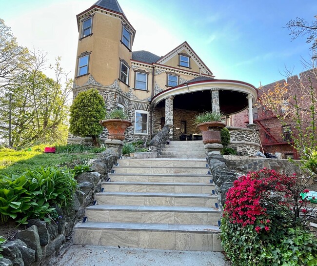 Building Photo - 161 Park Hill Ave Rental