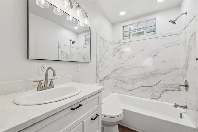 Photo - 304 Harris St