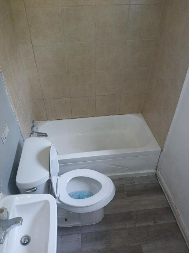 Photo - 1417 NW Taft Ave Unit 1- Middle