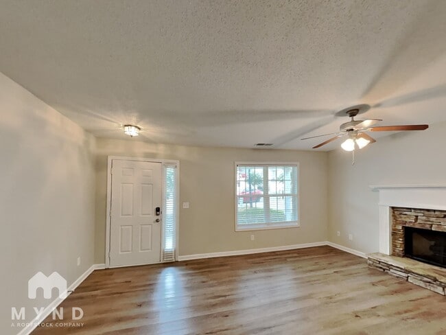 Photo - 323 Rosemont Ct