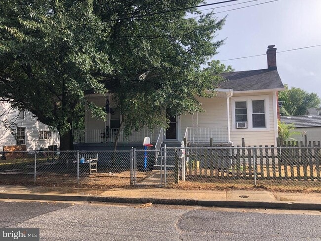 Building Photo - 3701 Webster St Rental