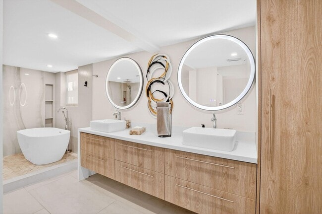 Building Photo - 7233 Promenade Dr Unit 1101