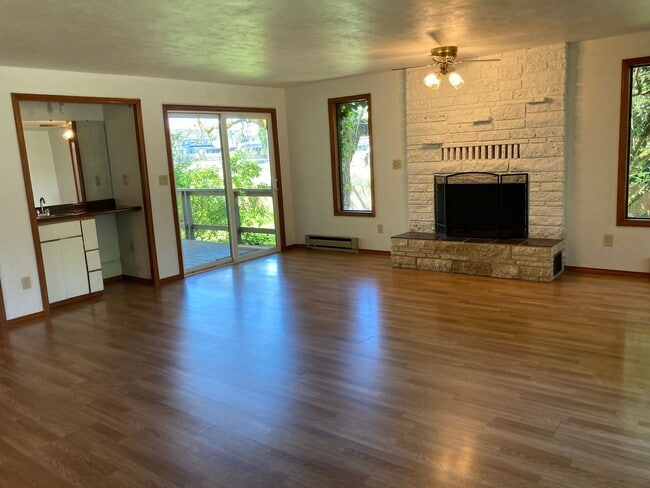 Building Photo - 3 Bedroom 2 bath home in SW area of Corvallis