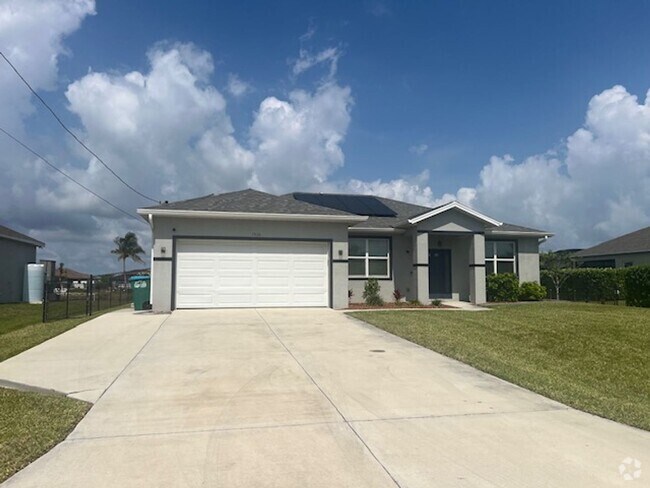 Building Photo - Stunning furnished Pool Home for Rent in N...