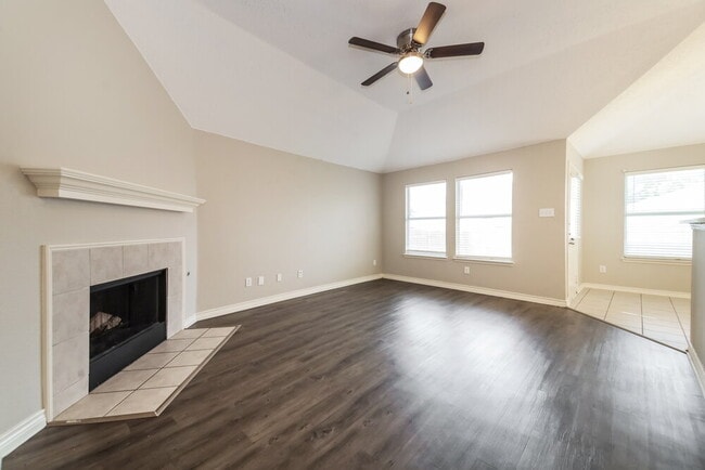 Photo - 1515 Warrington Way