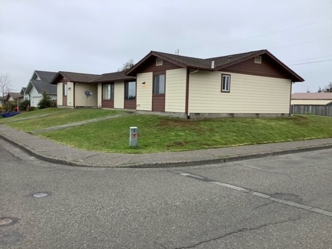 Photo - 2109 Unit 1983