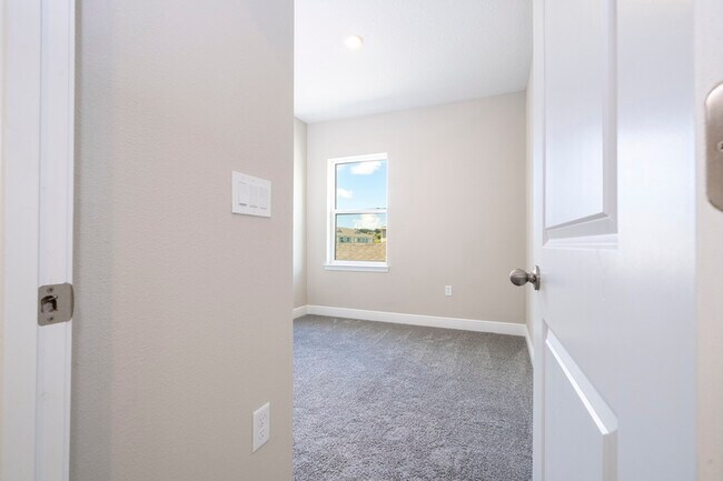 Photo - 16332 Hamlin Vw St