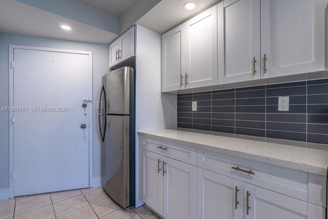 Photo - 5401 Collins Ave