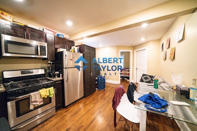 Building Photo - 4 Burke St Unit 1