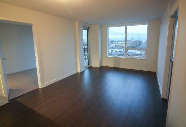 Photo - 909-8833 Hazelbridge Way Unité 909