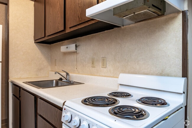 1BR, 1BA - 522SF - Kitchen - Cedargate Apartments