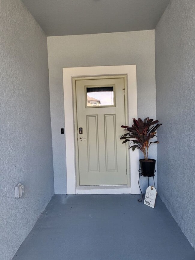 Photo - Available Now : Charming 3 Bed, 2 Bath Townhome in a Prime Location