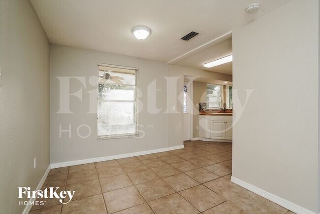 Photo - 2582 Lake View Blvd