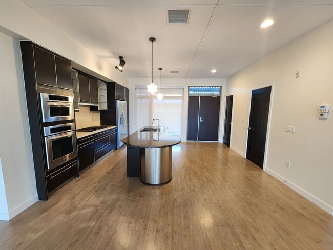 Photo - Exceptional Two Level 3 bedroom Condo in u...