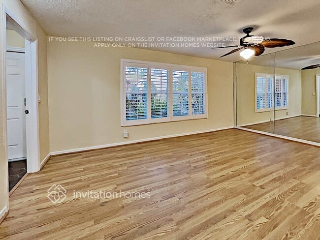 Photo - 1077 40th Ave NE