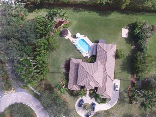 Building Photo - 2750 Jockey Cir