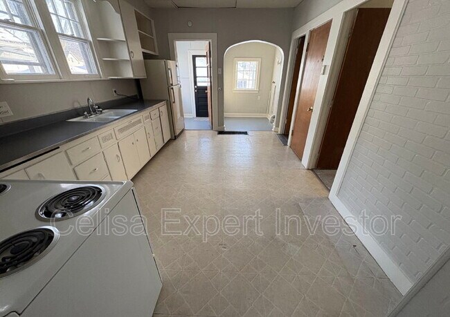 Photo - 2025 Pauline St