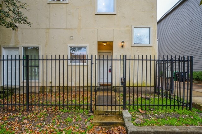 Photo - 1610 Holman St