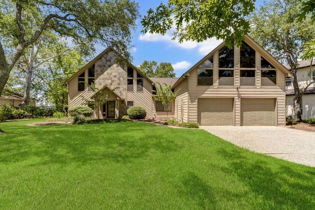 Building Photo - 10045 Valley Dr S