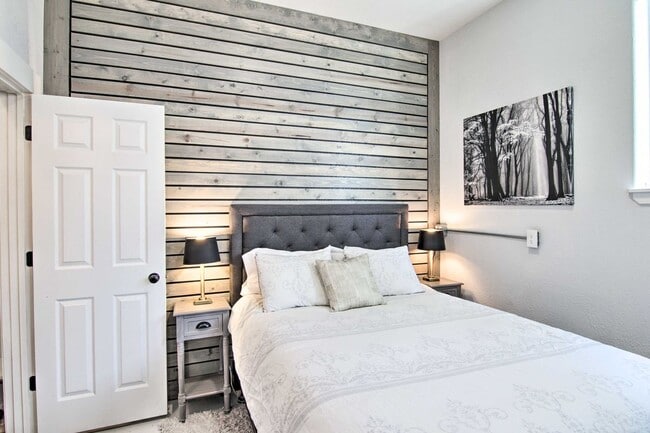 Building Photo - 4208 Benepe St Unit B