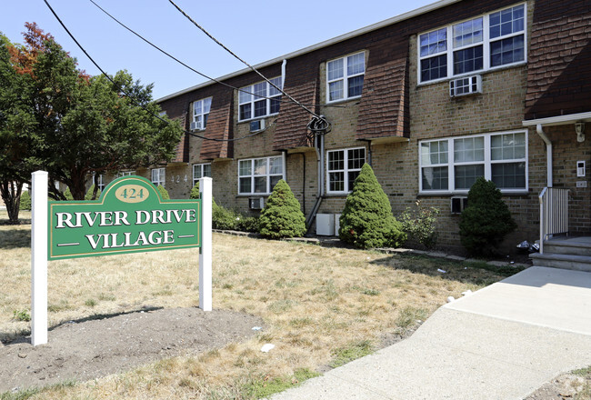 River Drive Village Apartments - River Drive Village Apartments