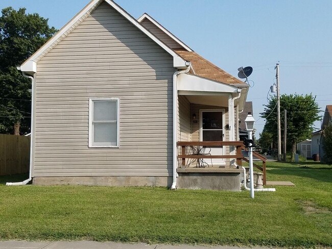 Photo - Beautiful 3bd/1ba House - Nice Back Deck!