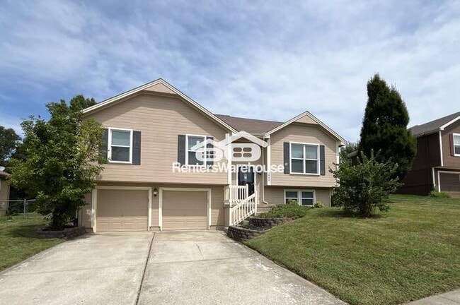 Building Photo - 3 Bed / 2 Bath Home in Raymore!! Available...