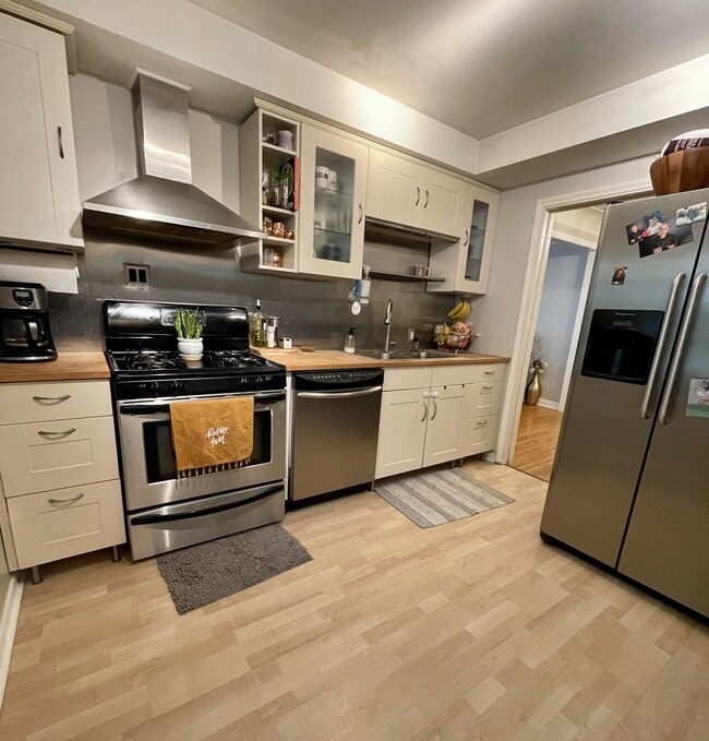 Building Photo - 5349 Portland Ave Unit 5351