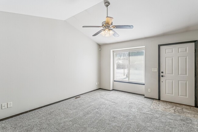 Photo - 318 Harvest Ln