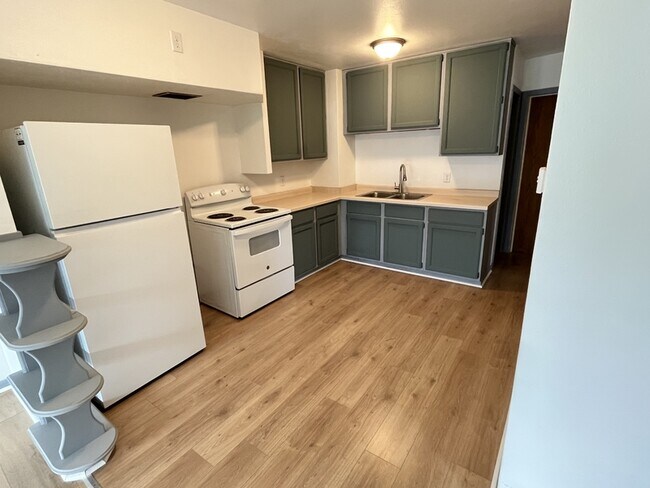 Photo - 412-412 N Lake St