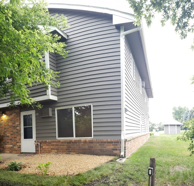 Building Photo - 720 W Village Rd Unit 106