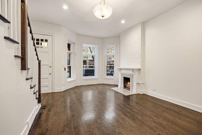 Photo - 2107 N Clark St
