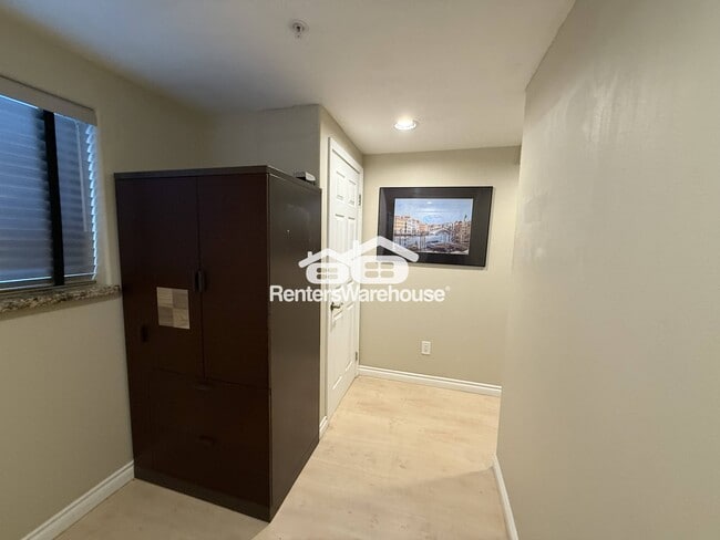 Photo - 6514 Phinney Ave N