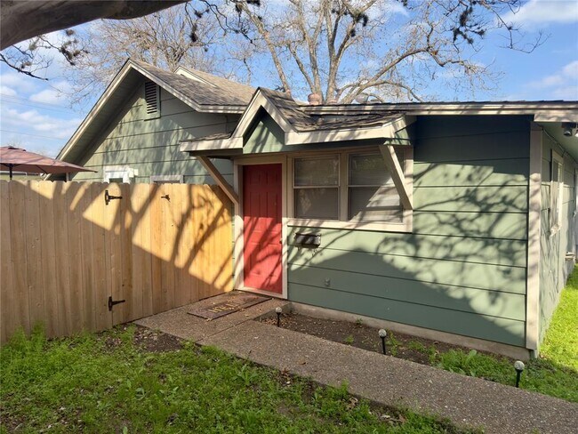 Photo - 309 Guadalupe St