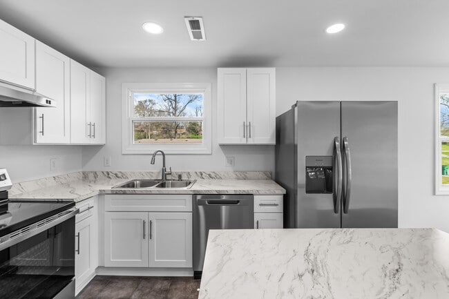 Photo - 4915 Darlington Dr